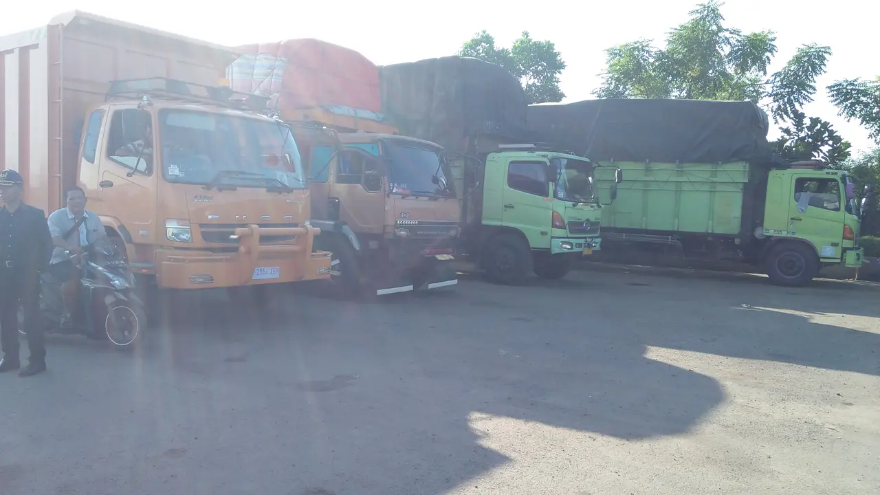 Suasana di Pelabuhan Bandar Bakau Jaya (BBJ) di Desa Margagiri, Kecamatan Bojonegara, Kabupaten Serang, Banten, Selasa (28/5/2019)