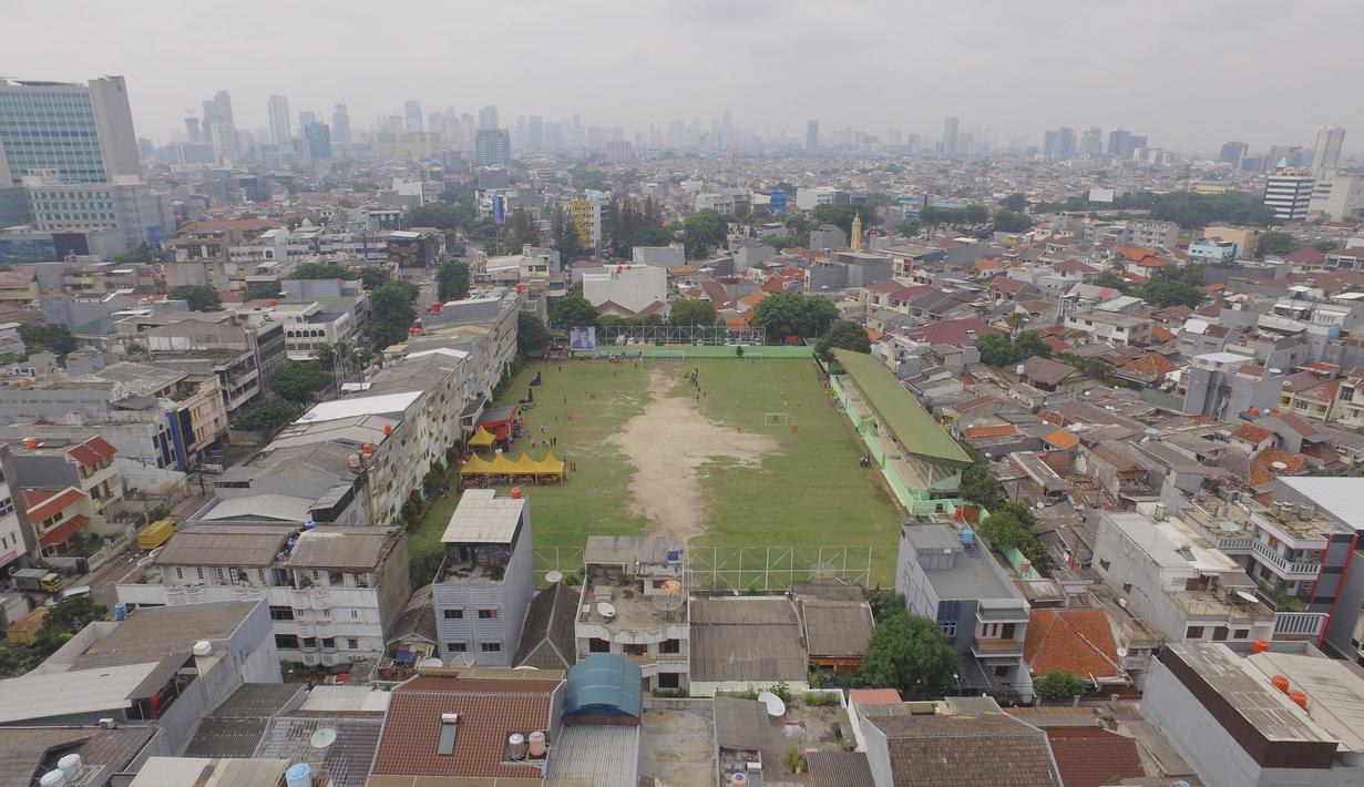Suasana Stadion VIJ Petojo M.H Thamrin yang terletak di Jakarta, Minggu (17/2). Stadion dengan kapasitas 500 penonton ini merupakan cikal bakal dari kandang Persija Jakarta. (Bola.com/Muhammad Husni)