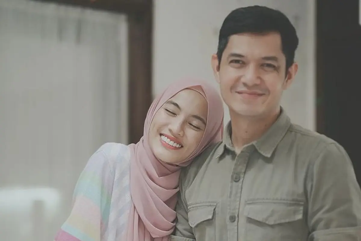 Keluarganya Harmonis dan Hangat, 5 Potret Mesra Alyssa Soebandono dan Dude Harlino