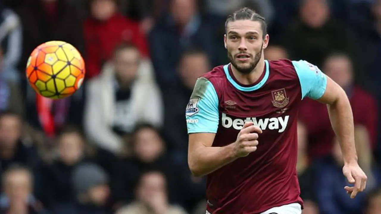 Penyerang West Ham United Andy Carroll memenangkan penghargaan gol terbaik Liga Inggris edisi Januari.