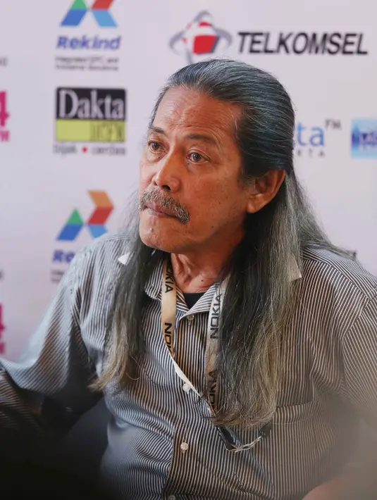 Saat dijumpai di kawasan Kuningan, Jakarta Selatan, Jumat (11/12/2015), Acil yang mengaku masih memiliki stamina prima rupanya tak bisa membohongi daya ingatnya yang mulai berkurang. (Nurwahyunan/Bintang.com)