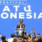 Calon Presiden petahana Joko Widodo saat memberikan pidato politiknya pada acara Festival Satu Indonesia di Istora, Senayan, Jakarta, Minggu (10/3). Pada pidatonya Jokowi mengenalkan kartu prakerja bila terpilih. (Liputan6.com/Johan Tallo)