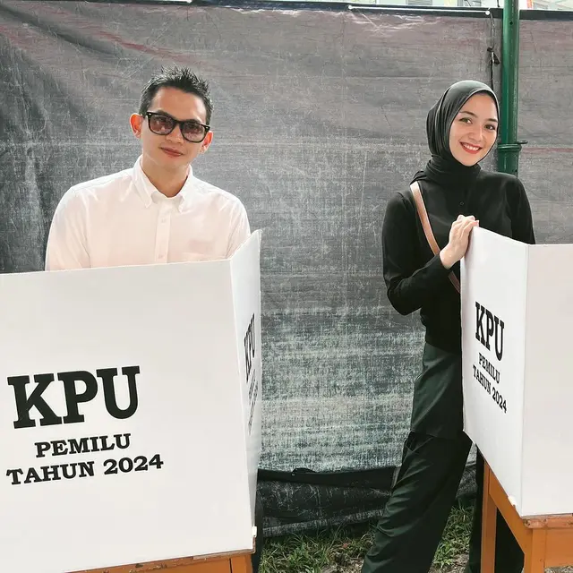 Potret 9 Pasangan Artis Kompak Pergi Nyoblos, Wajah Sumringah Usai Pakai Hak Pilih