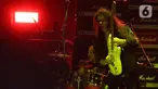 Gitaris asal Swedia, Yngwie Malmsteen saat tampil di pagelaran Hammersonic Festival di Pantai Carnival, Ancol, Jakarta, Sabtu (4/5/2024). (Liputan6.com/Herman Zakharia)