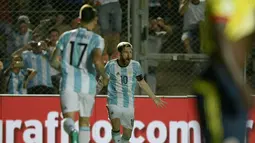 Ekspresi striker Argentina, Lionel Messi, setelah mencetak gol pertama ke gawang Kolombia pada laga kualifikasi Piala Dunia 2018 zona CONMEBOL di Estadio San Juan del Bicentenario, Selasa (15/11/2016). (AFP/Juan Mabromata)