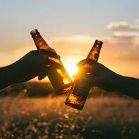 Ilustrasi alkohol. Sumber foto: unsplash.com/Wil Stewart.