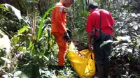 Korban meninggal dunia dalam pendakian dievakuasi tim SAE. (Dok. Basarnas)