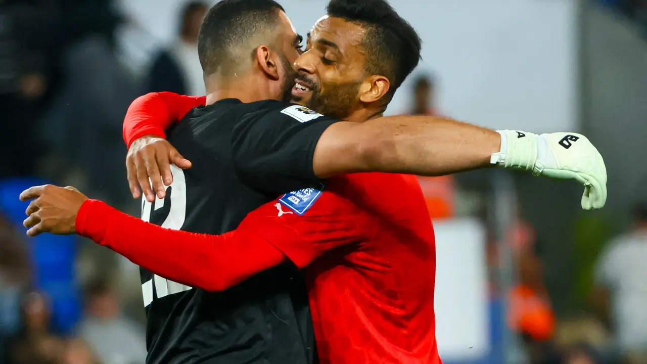 Ebrahim Lutfalla dan Amine Benaddi - Timnas Bahrain