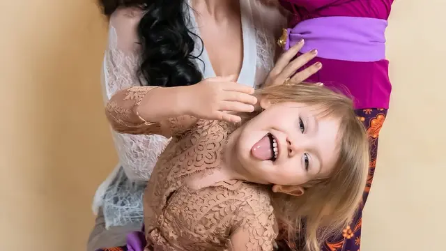 Pola asuh Marissa Nasution untuk kedua putri bulenya yang cantik. [@marissaln]