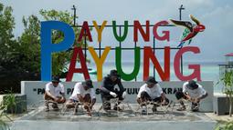 Salah satunya melalui kolaborasi bersama Kelompok Maratua Peduli Lingkungan melakukan transplantasi karang di Pulau Maratua, Kabupaten Berau, Kalimantan Timur. Sebanyak 600 pcs fragmen karang ditanam di Pulau Maratua. (Dok. BRI)
