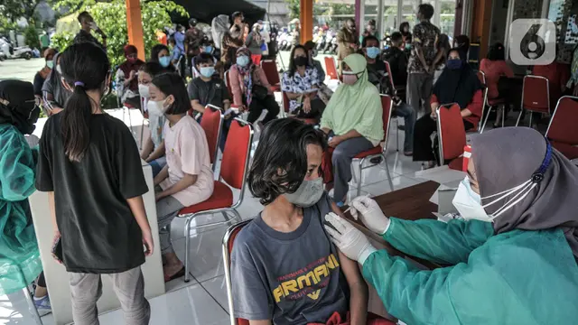 Anak Usia 12-17 Tahun Jalani Valsinasi di RPTRA Pulo Besar