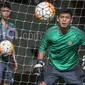 2. Mochamad Dicky Indrayana (Bali United) - Merupakan salah satu kiper dari Timnas U-19 saat meraih gelar Piala AFF. Meski tidak tampil reguler bersama Serdadu Tridatu, dirinya memiliki bakat yang layak dipertimbangkan. (Bola.com/Vitalis Yogi Trisna)