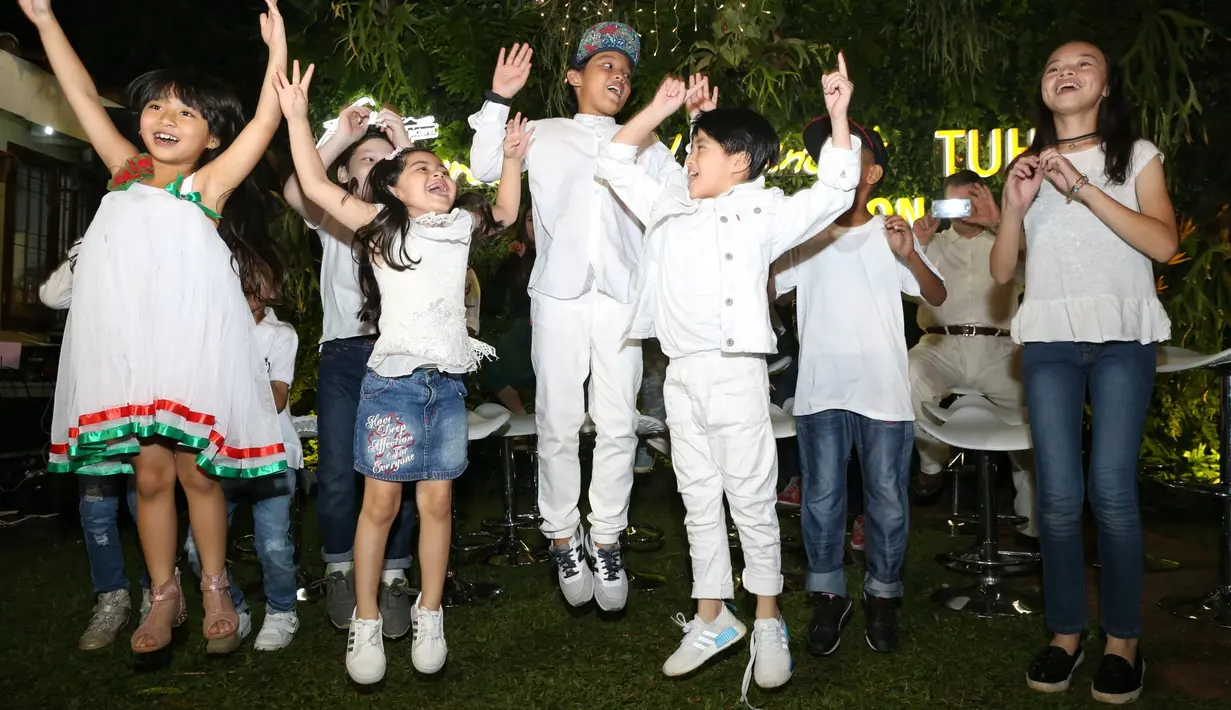 Film Surat Kecil Untuk Tuhan yang dibesut Falcon Pictures dan disutradarai Fajar Bustomi ini masih dalam tahap produksi. Rencananya film ini akan tayang di seluruh bioskop tanah air pada Lebaran 2017 mendatang. (Adrian Putra/Bintang.com)