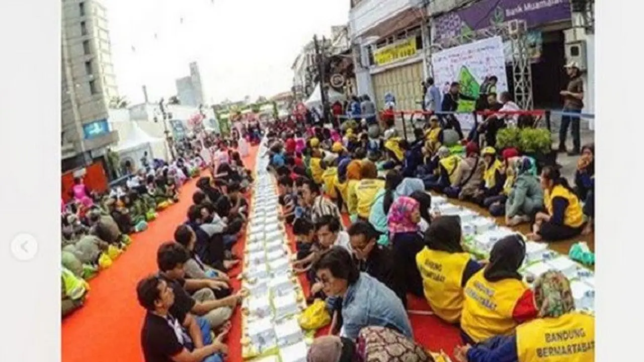 Ada Bukber di Jalan, Jalan Asia Afrika Bandung Ditutup Siang Ini