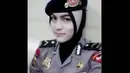 Dalam sejumlah foto, Bripda Nina terlihat memesona dengan mengenakan seragam polisi dan berhijab. (instagram.com/ninaoktoviana)