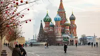 Foto yang diabadikan pada 2 Desember 2020 ini menunjukkan Katedral Santo Basil di Moskow, ibu kota Rusia. (Xinhua/Bai Xueqi)