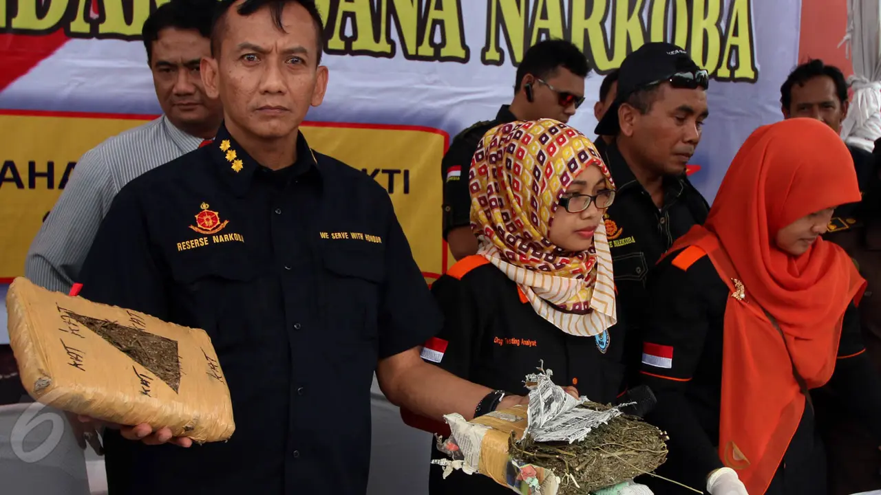 Bareskrim Bakar Ganja Seberat 1 Ton