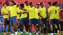 Para pemain Kolombia bersiap mengikuti sesi pelatihan jelang menghadapi Inggris pada babak 16 besar Piala Dunia 2018 di Stadion Spartak di Moskow, Rusia(2/7). (AFP Photo/Francisco Leong)