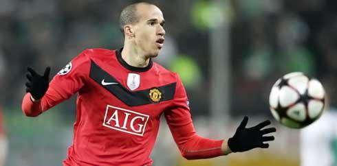 Gaya winger MU, Gabriel Obertan di laga penyisihan Grup B Liga Champions melawan Wolfbsurg, 8 Desember 2009. MU unggul 3-1. AFP PHOTO DDP / RONNY HARTMANN 