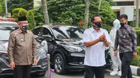 Wali Kota Depok, Mohammad Idris mendampingi Mendagri Tito Karnavian saat peresmian mobil swab keliling di Balai Kota Depok. (Liputan6.com/Dicky Agung Prihanto)