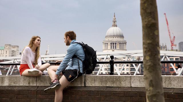 IIustrasi berbaur, berbincang, teman baru
