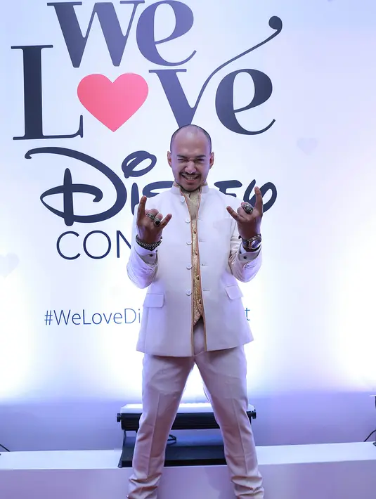 Di tahun ini, Husein Alatas akan mengeluarkan album solonya. Selain itu, Husein akan mencoba peruntungan di dunia baru seni peran. Bermain dalam sebuah film komedi, drama dan action. Genre action adalah kegemarannya. (Galih W. Satria/Bintang.com)