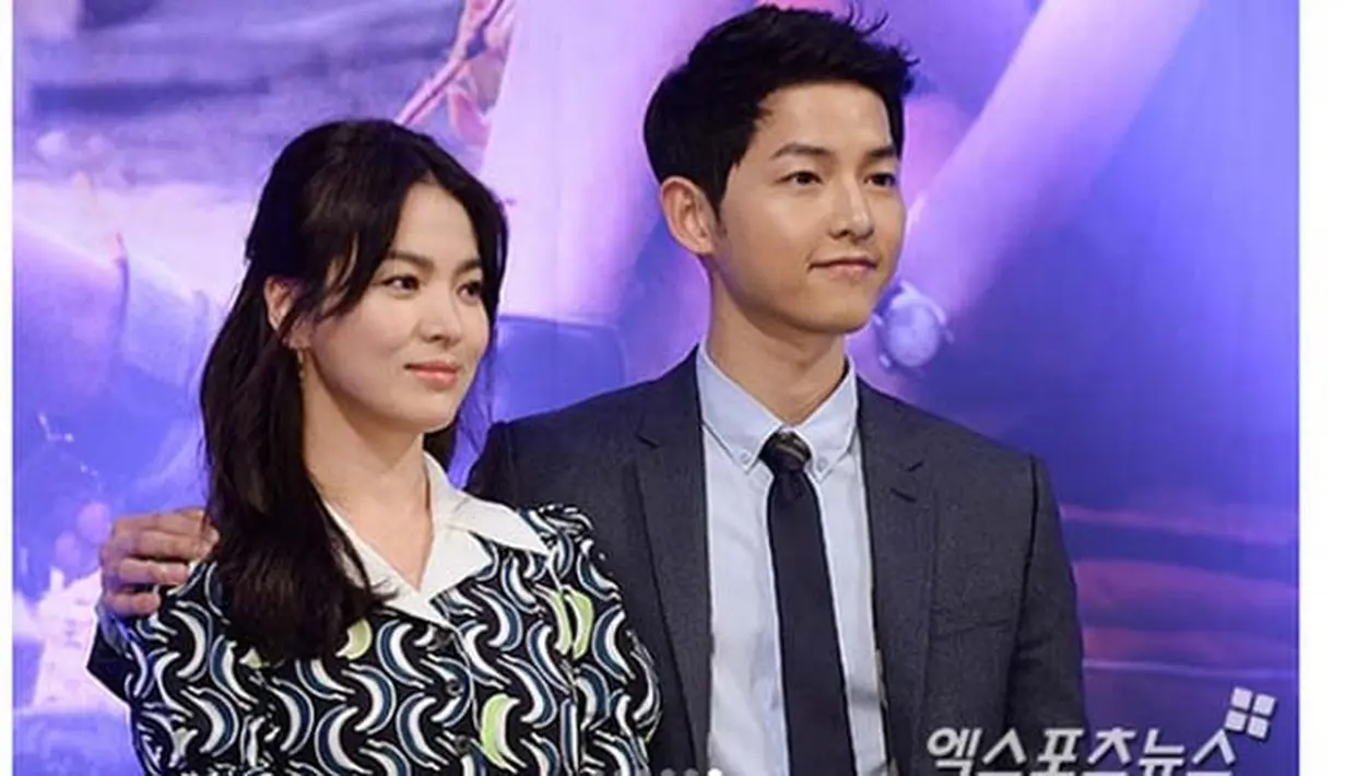 Melansir Ace Showbiz, pada 3 September 2017 lalu sejumlah foto Song Joong Ki  dan Song Hye Kyo sedang berada di pesawat yang sama beredar di dunia maya. Mereka dikabarkan akan bertandang ke Los Angeles. (Instagram/allkdrama)