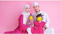 6 Pemotretan Terbaru Keluarga Kecil Kartika Putri, Selalu Harmonis (sumber: Instagram/kartikaputriworld)