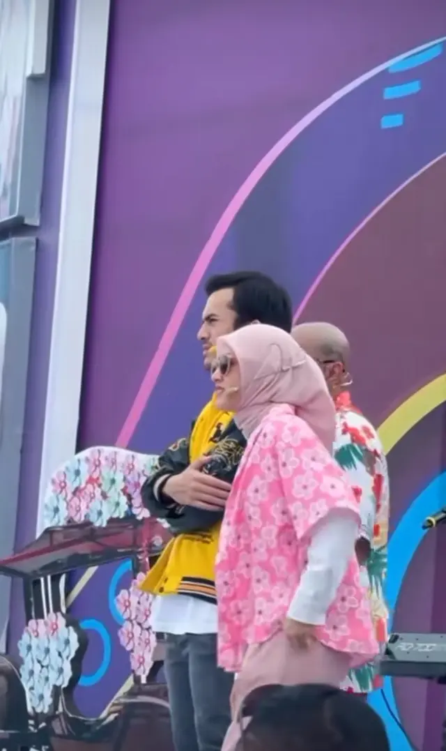 7 Potret kebersamaan Rizky Nazar dan Cut Syifa, bikin baper saat kondangan nikahan Febby Rastanty