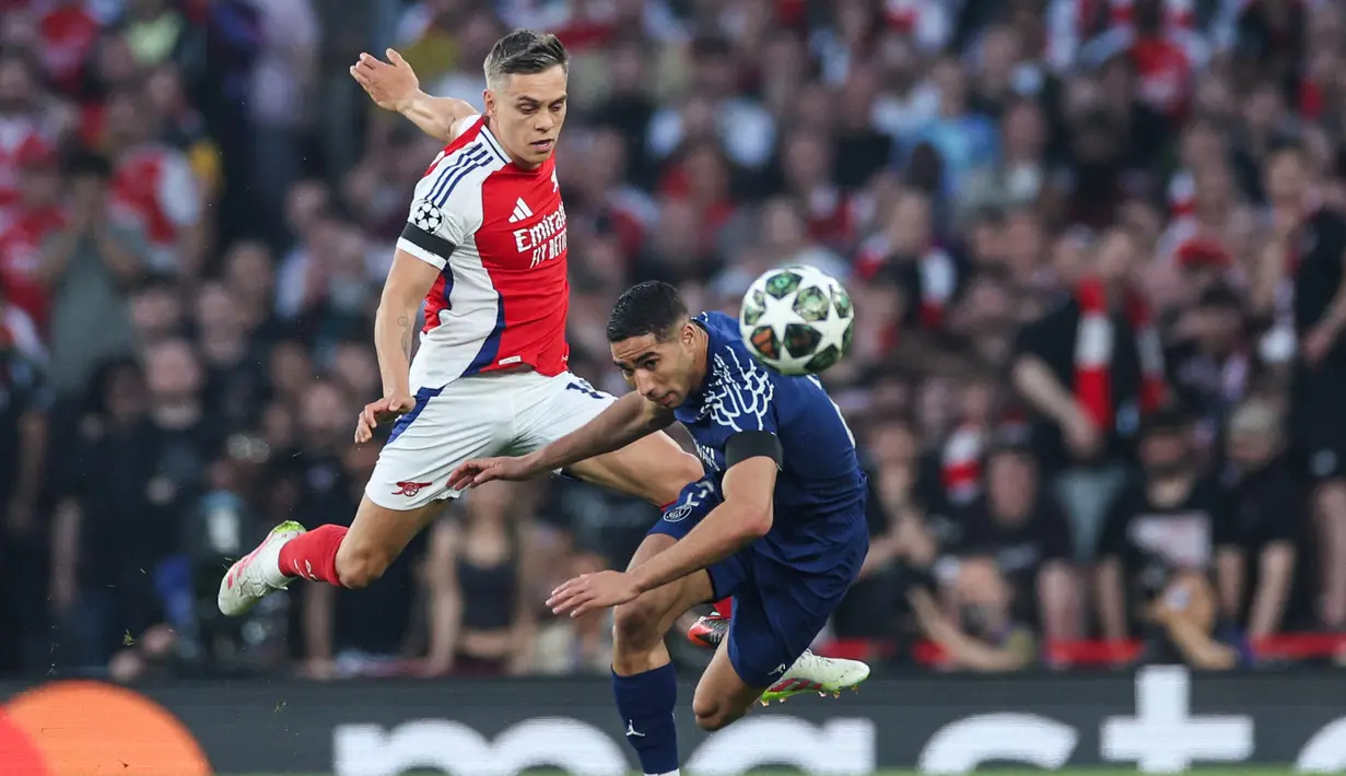 Tertinggal 0-1, The Gunners mencoba menampilkan permainan terbaiknya. (Adrian Dennis/AFP)