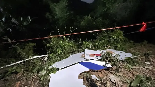 FOTO: Puing-Puing Pesawat China Eastern Airlines yang Jatuh di Pegunungan