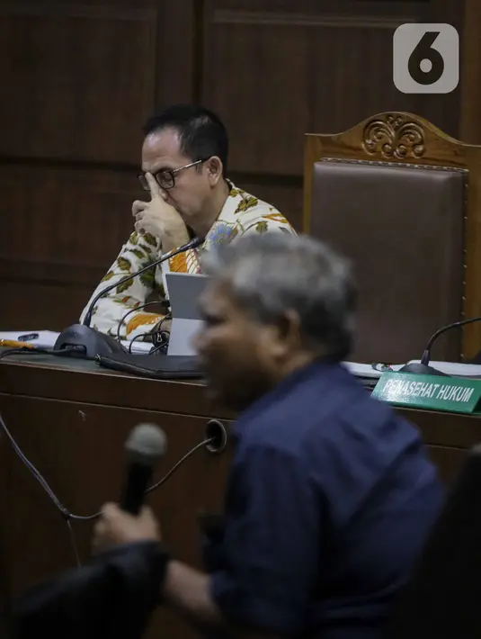 Terdakwa kasus TTPU dan korupsi pengadaan alat kesehatan Tubagus Chaeri Wardana menjalani sidang lanjutan di Pengadilan Tipikor Jakarta, Senin (20/1/2020). Sidang lanjutan tersebut beragendakan pemeriksaan saksi yang dihadirkan Jaksa Penuntut Umum KPK. (Liputan6.com/Faizal Fanani)