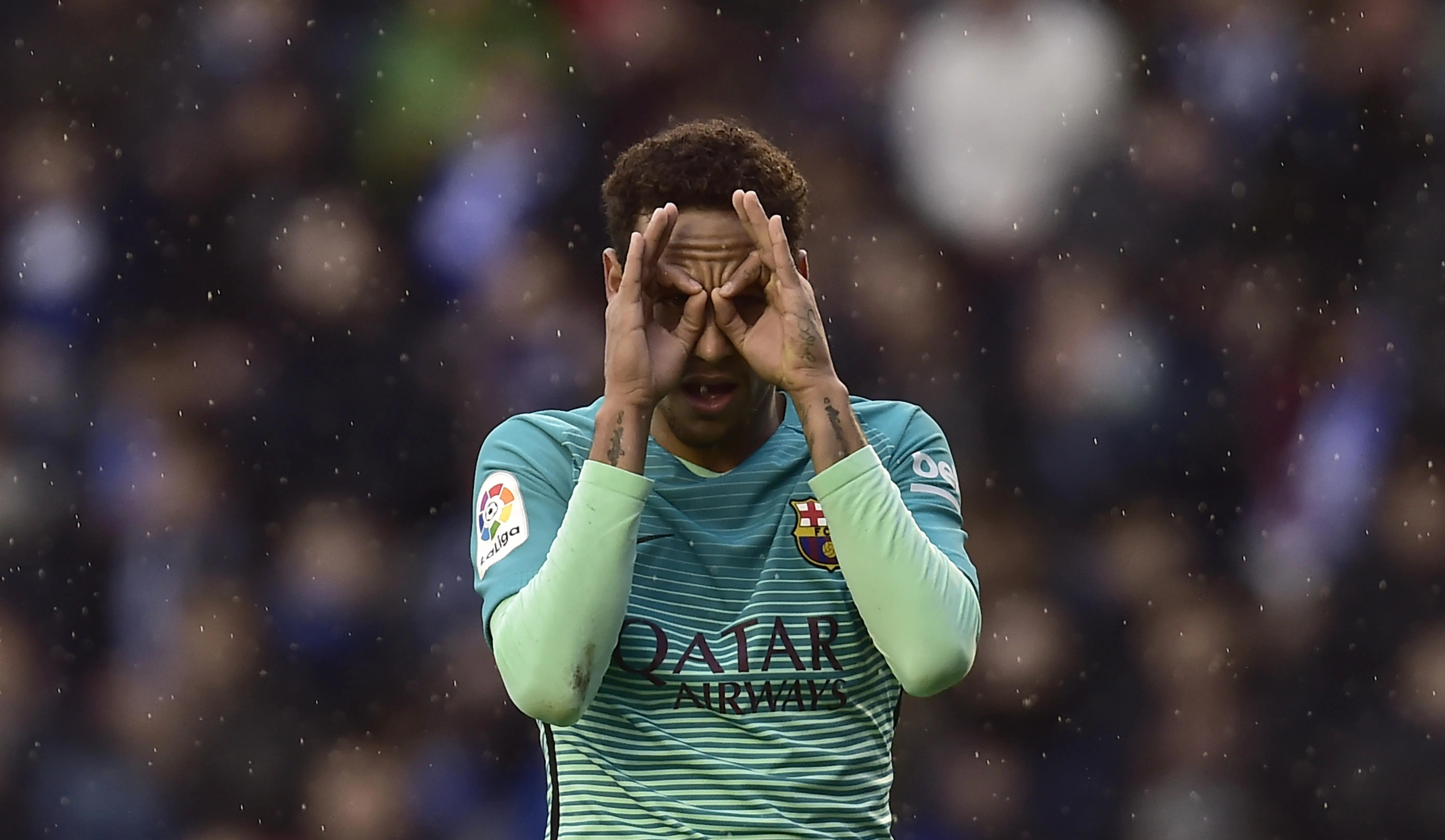 Bintang Barcelona, Neymar, tidak bisa bermain pada el clasico Senin (24/4/2017) dinihari WIB. (AP Photo/Alvaro Barrientos)