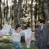 Tarra Budiman kini sudah menyandang status sebagai seorang suami. Mengakhiri masa lajangnya, Tarra mempersunting gadis berdarah sunda, Gya P Shadiqah, yang merupakan sepupu dari Raffi Ahmad. (Instagram/Tarrabudiman)