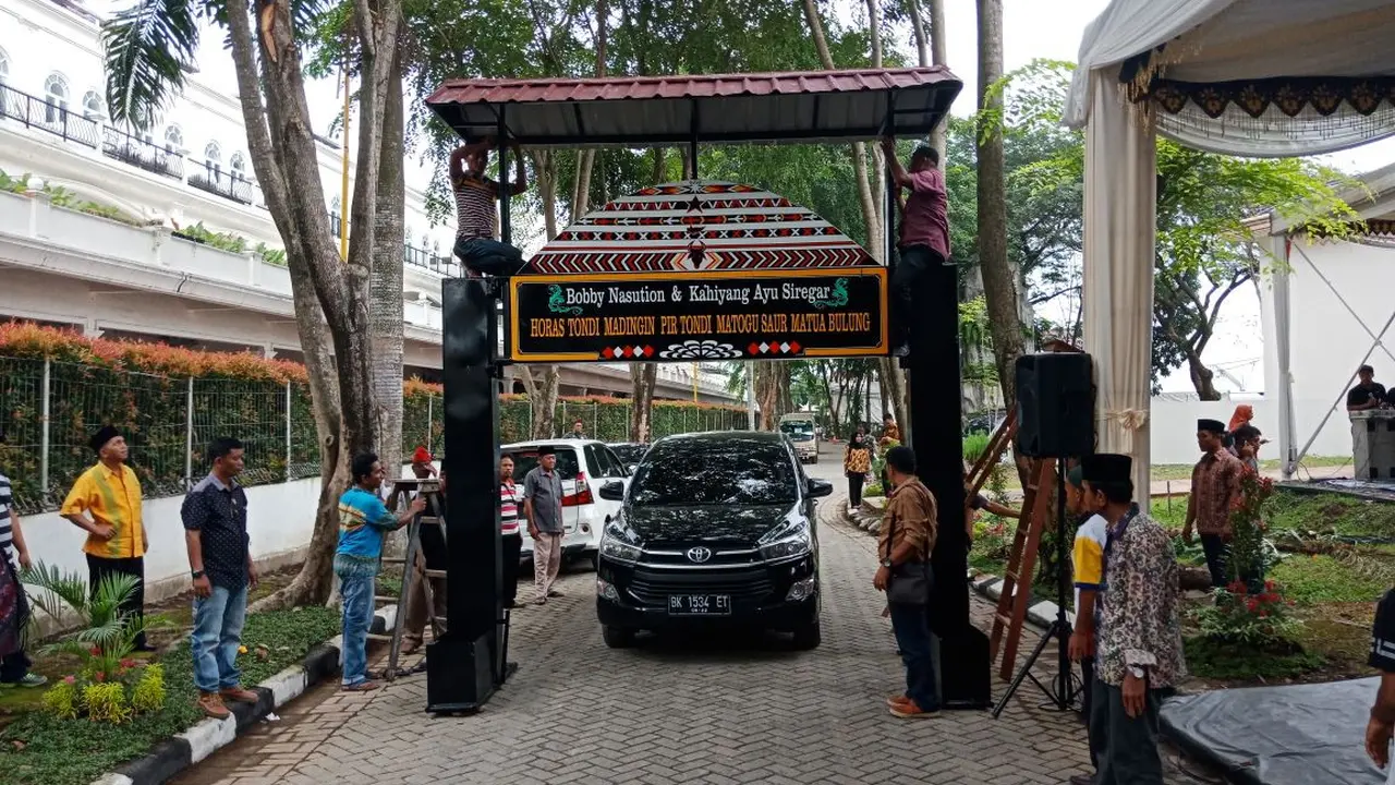 Persiapan acara resepsi Kahiyang-Bobby di Medan