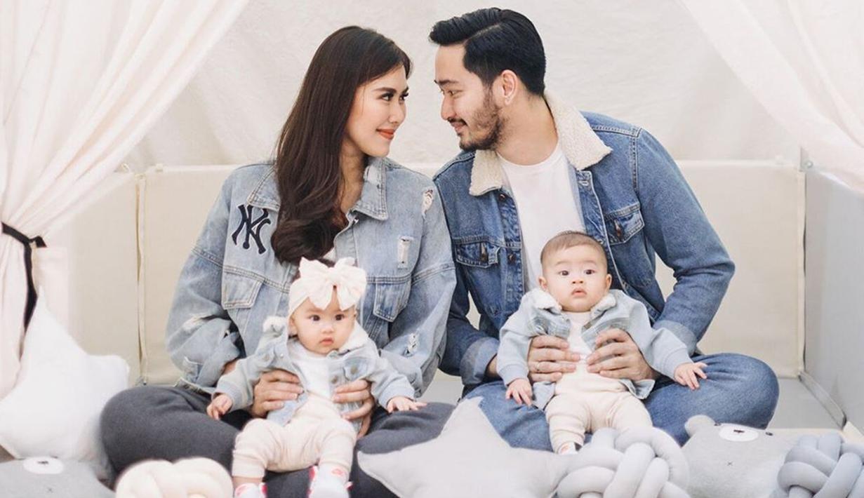  FOTO  Gaya  Syahnaz Sadiqah dan Keluarga  Kecilnya Pakai 