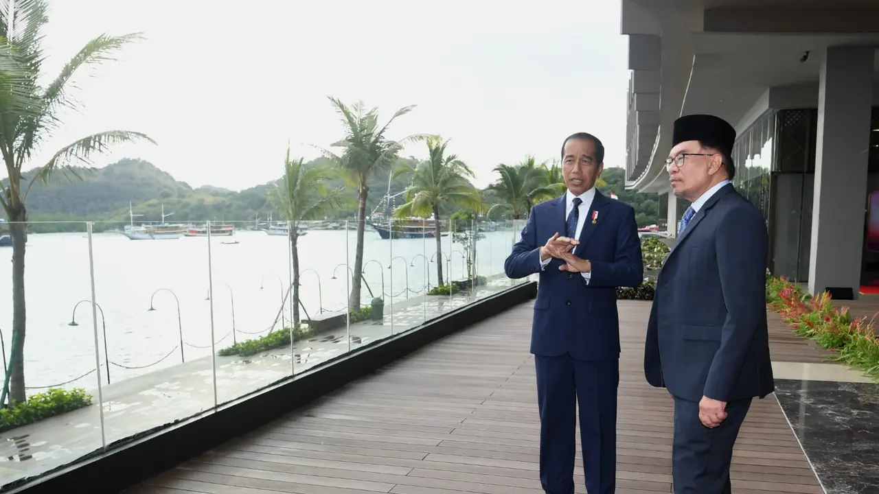 Presiden Jokowi dan PM Malaysia Anwar Ibrahim menggelar pertemuan bilateral di Hotel Meruorah, Labuan Bajo, Kabupaten Manggarai Barat, Provinsi NTT, Selasa (9/5/2023).