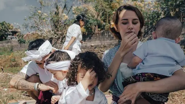 Pindah Ke Bali, Ini 5 Momen Fandy Christian dan Dahlia Poland Jalani Upcara Ngeruak