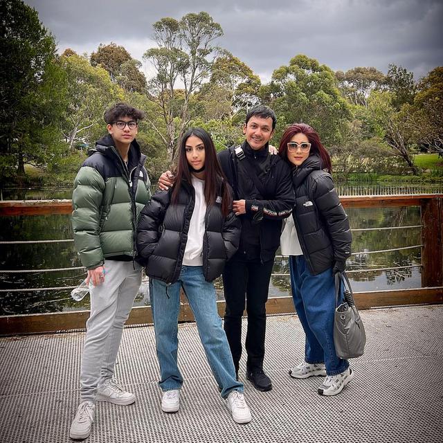 7 Potret Kompak Gunawan Sudrajat dan Keluarga Jalani Liburan di Australia