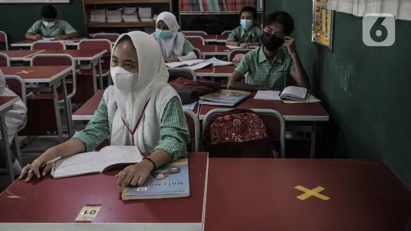 Siswa SD di Bekasi Kembali Sekolah Tatap Muka