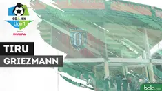 Berita video bek Sriwijaya FC, Hamka Hamzah, memiliki gerakan selebrasi yang hampir mirip dengan yang pernah dilakukan bintang Atletico Madrid, Antoine Griezmann.