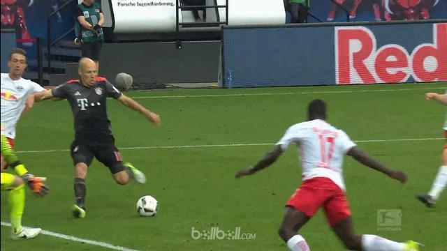 Gelandang Bayern Munchen, Arjen Robben, memuncaki daftar gol terbaik Bundesliga pekan ke-33. This video presented by Ballball.