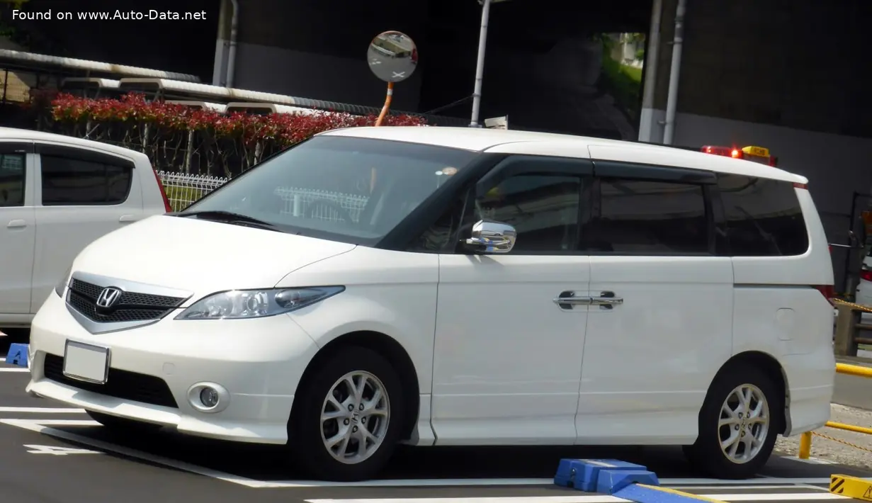 Honda Elysion menempati posisi di atas Honda Odyssey. MPV mewah berdesain boxy ala Jepang ini memiliki kapasitas tujuh hingga delapan orang tergantung opsi kursi baris kedua yang dipilih. Tampilan minimalis dan mewah menjadi ciri khas Honda di tahun 2000an awal. Mesin yang digunakan Honda Elysion bervariasi, mulai dari 2.400cc 4-silinder, 3.000cc V6, hingga 3.500cc V6. (Source: auto-data.net)