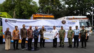 Kolaborasi Bank Mandiri dan Kementerian Pertahanan pulihkan akses wilayah terdampak bencana Sumatra. Foto: Bank Mandiri