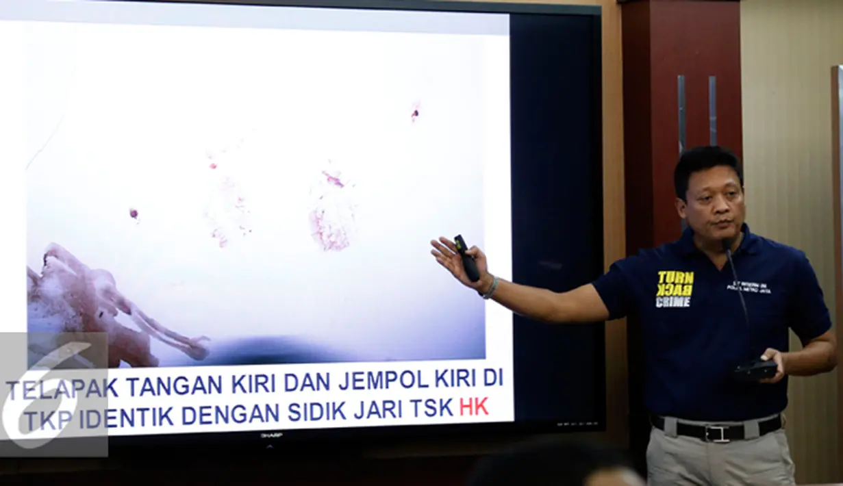 Direskrimum Polda Metro Jaya Kombes Krishna Murti menjelaskan mengungkapkan kasus pembunuhan keji yang menewaskan Ibu dan anak di Penggilingan, Cakung, Jakarta Timur, Jumat (16/10/2015). (Liputan6.com/Yoppy Renato)