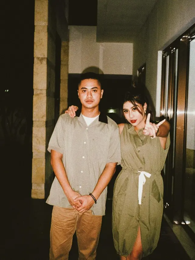 Potret Kenangan Awkarin dan Sabian Tama. (Sumber: Instagram/@awkarin)