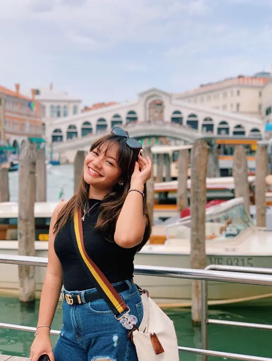 Ada beragam tempat yang dikunjungi Amel Carla. Salah satunya Venezia. (Liputan6.com/IG/@amelcarla)