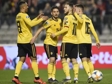 Perayaan gol dari kaki Eden Hazard pada laga perdana Kualifikasi Piala Eropa 2020 Grup I yang berlangsung di Stadion Roi Baudouin, Brussels, Jumat (22/3). Belgia menang 3-1 atas Rusia. (AFP/John Thys)