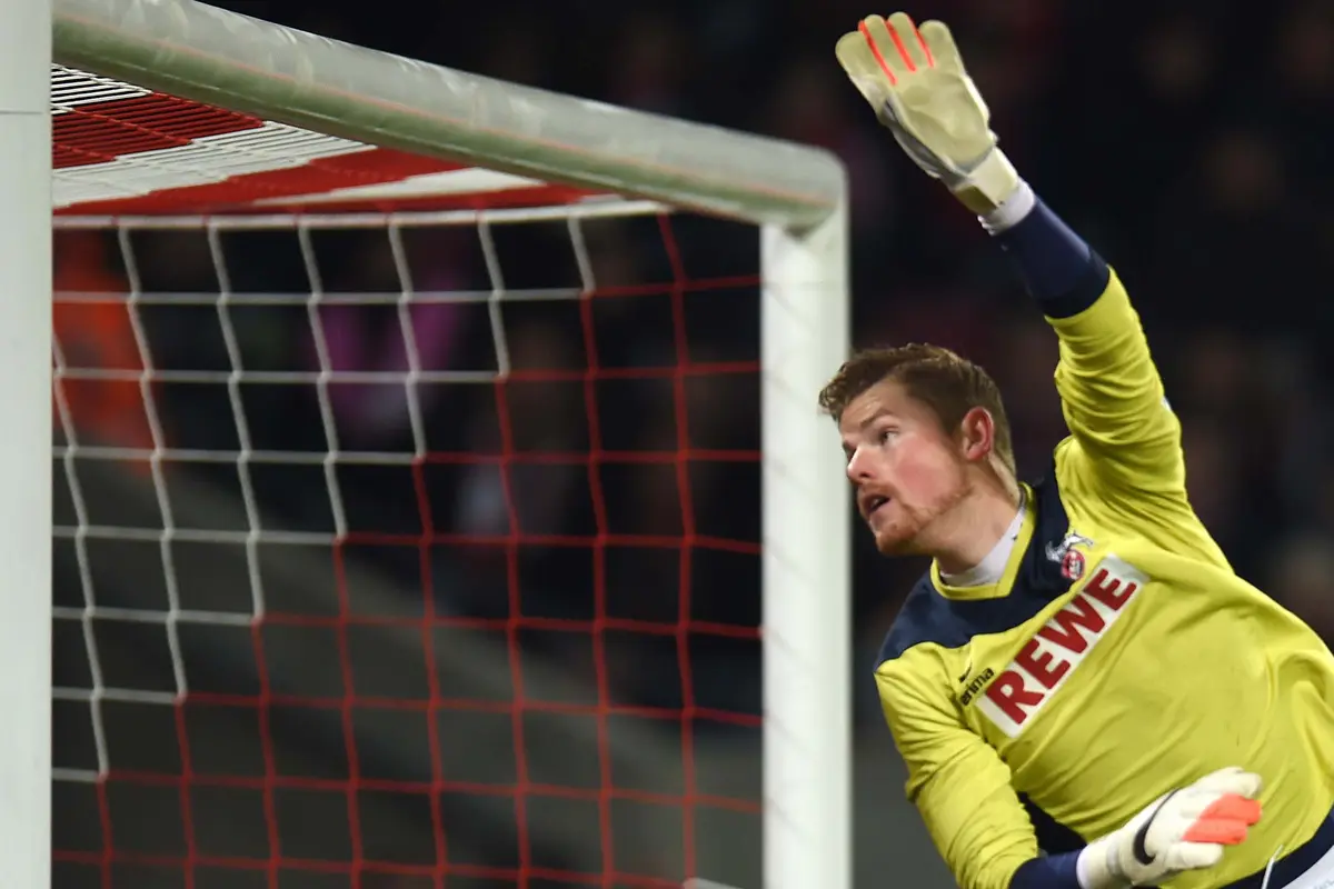 Penyelamatan Kelas Dunia Dilakukan Kiper Muda Jerman Ini