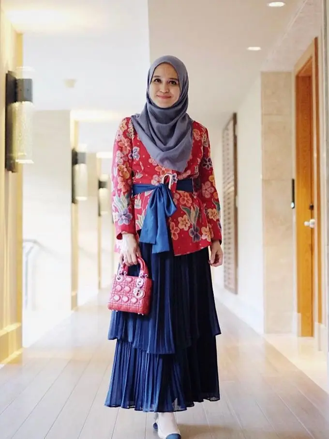 8 Inspirasi Model Batik Hijab untuk Kerja, Formal nan Berkelas